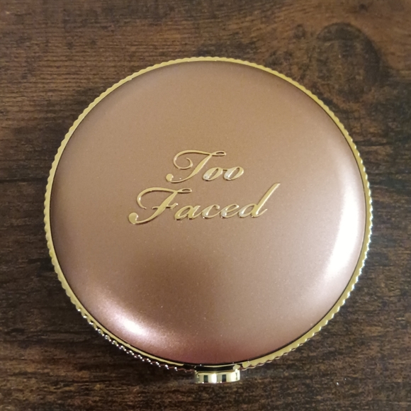 Too Faced Bronzer - Picture 3 of 5
